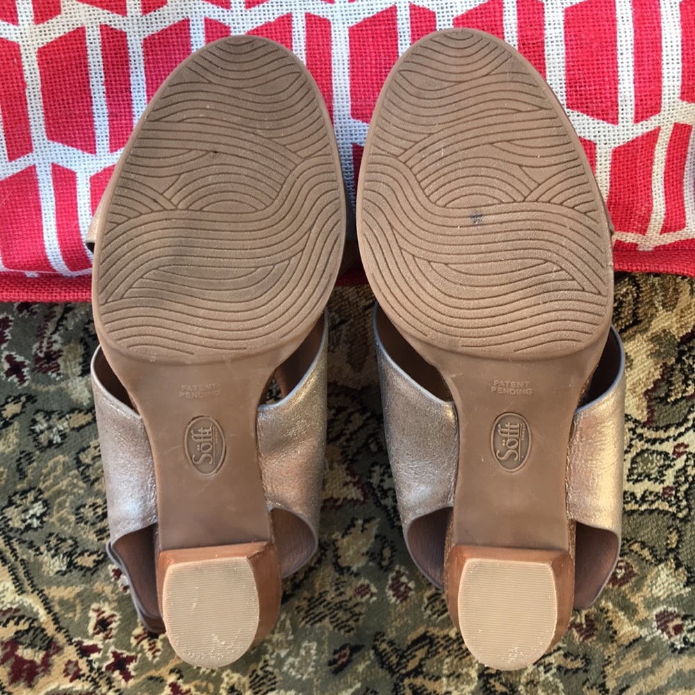 🌸Sofft Cambria Gold Metallic heels 🌸 - Picture 7 of 13